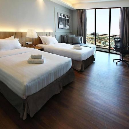 Shore Studio Rivercity View Малакка Экстерьер фото