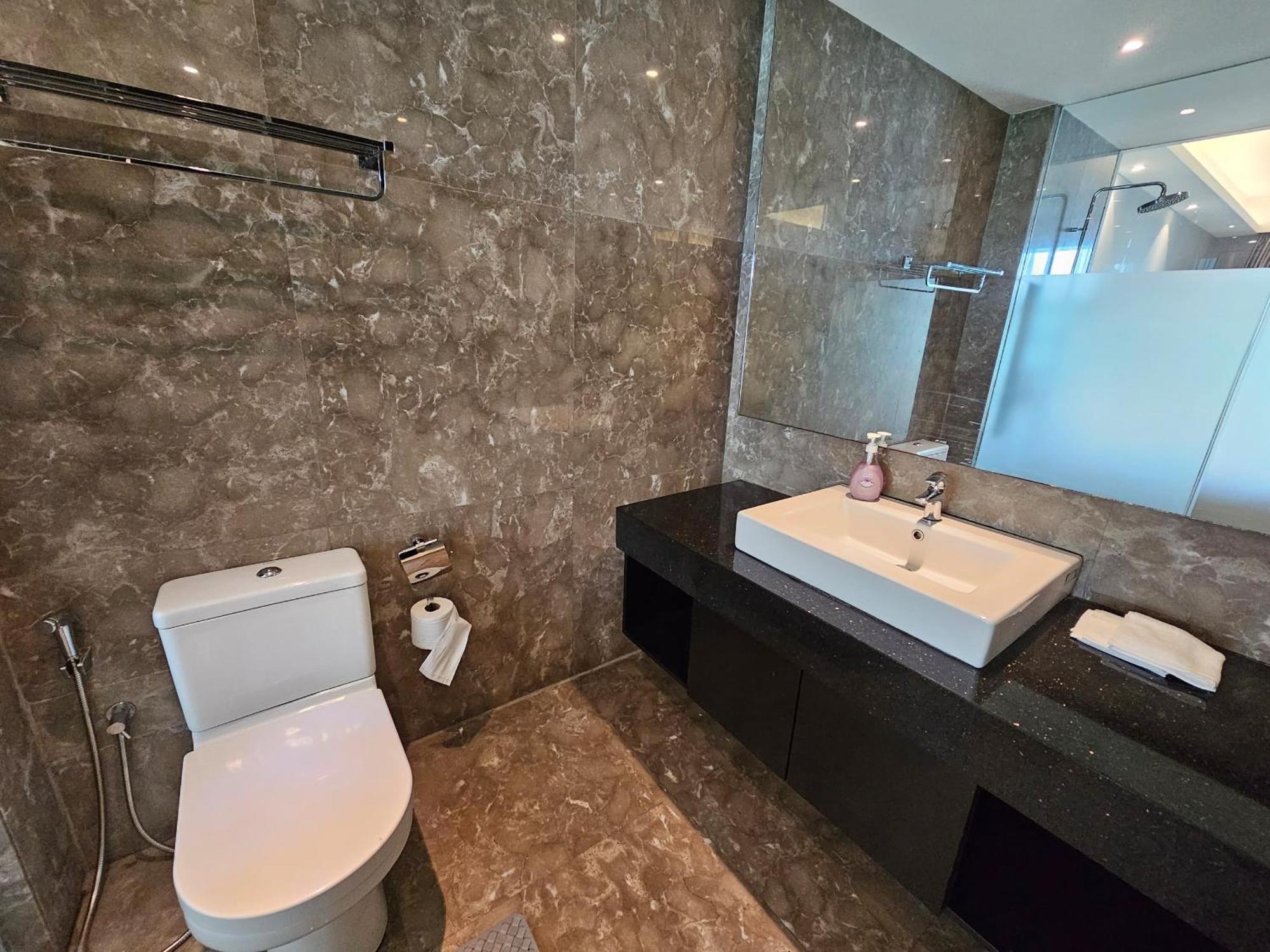 Shore Studio Rivercity View Малакка Экстерьер фото
